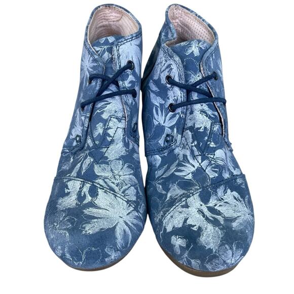 Toms Floral Lace-Up Wedge Heel Ankle Boot Blue and White Size 7.5 Medium - Picture 1 of 6